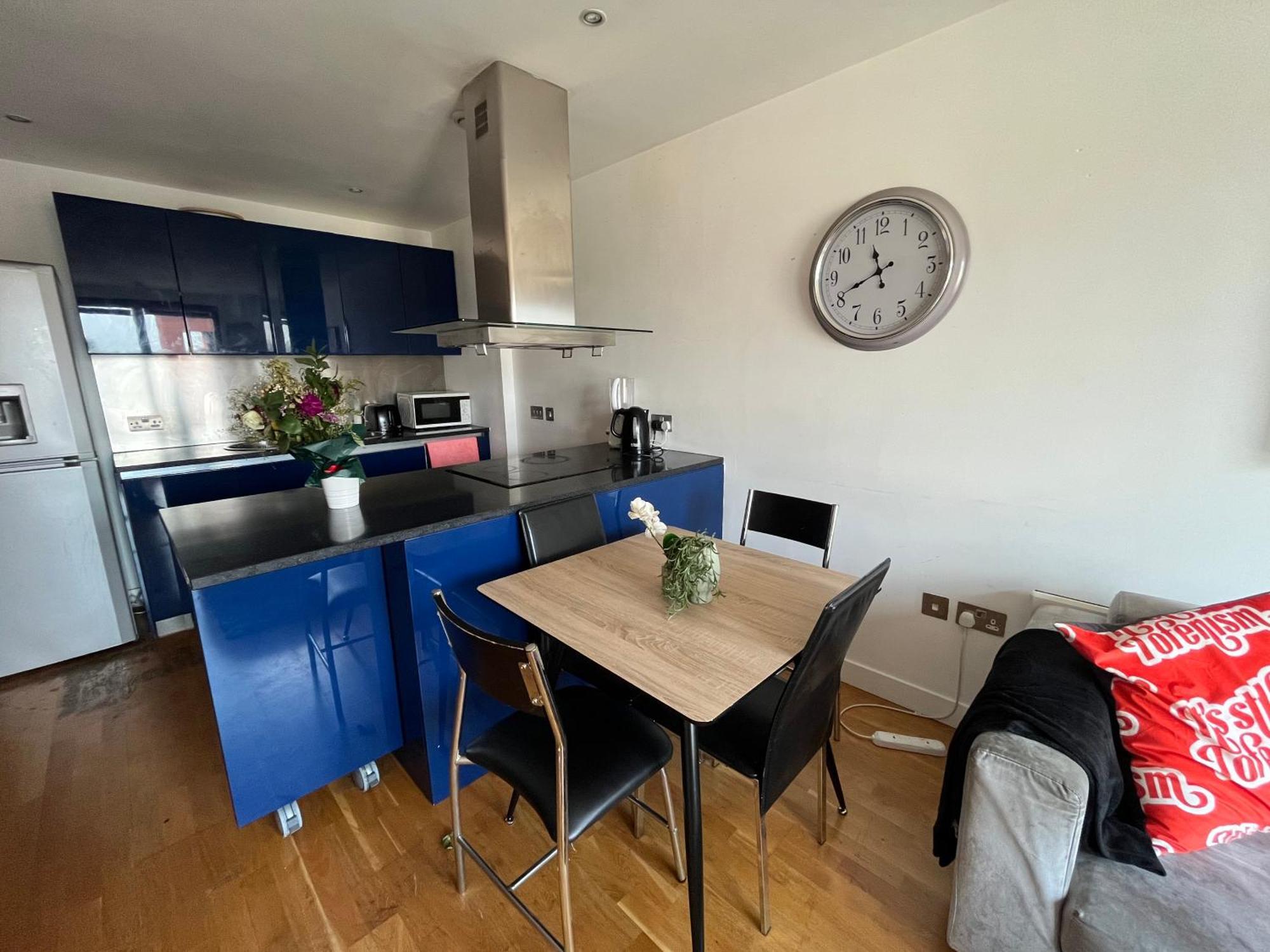 Cosy Central 2 Bed Apartment *